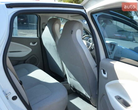 Белый Рено Зое, объемом двигателя 0 л и пробегом 118 тыс. км за 6600 $, фото 6 на Automoto.ua