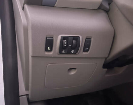 Белый Рено Зое, объемом двигателя 0 л и пробегом 155 тыс. км за 6800 $, фото 8 на Automoto.ua