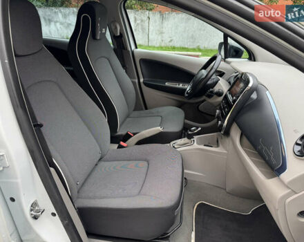Белый Рено Зое, объемом двигателя 0 л и пробегом 158 тыс. км за 5999 $, фото 40 на Automoto.ua
