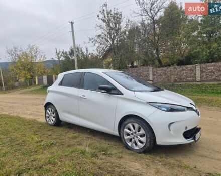 Белый Рено Зое, объемом двигателя 0 л и пробегом 50 тыс. км за 7800 $, фото 2 на Automoto.ua