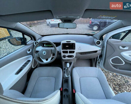 Белый Рено Зое, объемом двигателя 0 л и пробегом 70 тыс. км за 7500 $, фото 10 на Automoto.ua
