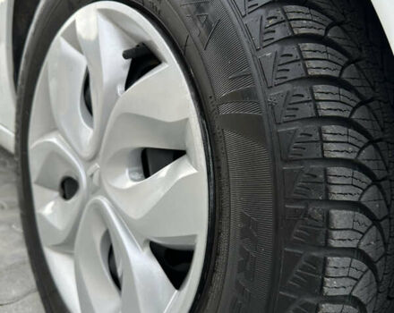 Белый Рено Зое, объемом двигателя 0 л и пробегом 106 тыс. км за 6550 $, фото 15 на Automoto.ua