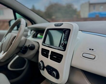 Білий Рено Зое, об'ємом двигуна 0 л та пробігом 84 тис. км за 6990 $, фото 26 на Automoto.ua