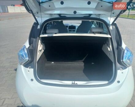 Белый Рено Зое, объемом двигателя 0 л и пробегом 150 тыс. км за 5600 $, фото 11 на Automoto.ua