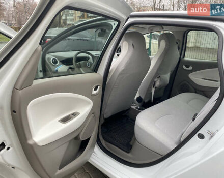 Белый Рено Зое, объемом двигателя 0 л и пробегом 211 тыс. км за 5800 $, фото 6 на Automoto.ua