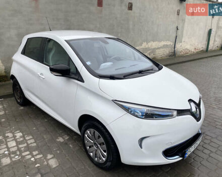 Белый Рено Зое, объемом двигателя 0 л и пробегом 211 тыс. км за 5800 $, фото 1 на Automoto.ua