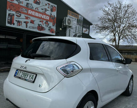 Белый Рено Зое, объемом двигателя 0 л и пробегом 106 тыс. км за 6550 $, фото 6 на Automoto.ua