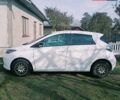 Белый Рено Зое, объемом двигателя 0 л и пробегом 128 тыс. км за 6000 $, фото 2 на Automoto.ua