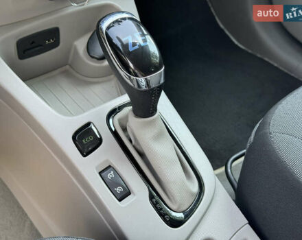 Белый Рено Зое, объемом двигателя 0 л и пробегом 155 тыс. км за 6300 $, фото 20 на Automoto.ua