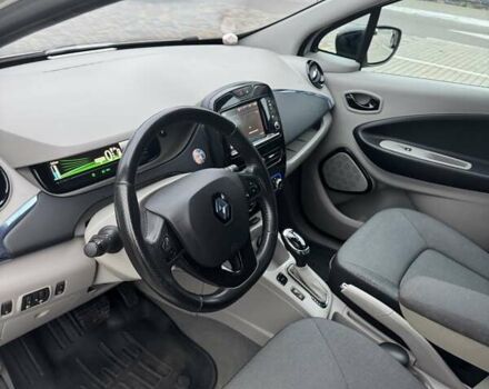 Белый Рено Зое, объемом двигателя 0 л и пробегом 100 тыс. км за 6500 $, фото 12 на Automoto.ua