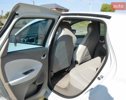 Белый Рено Зое, объемом двигателя 0 л и пробегом 118 тыс. км за 6600 $, фото 5 на Automoto.ua