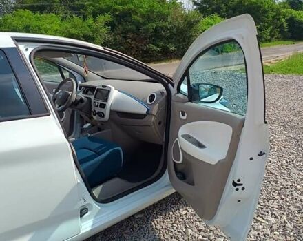 Белый Рено Зое, объемом двигателя 0 л и пробегом 53 тыс. км за 6000 $, фото 13 на Automoto.ua