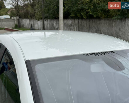 Белый Рено Зое, объемом двигателя 0 л и пробегом 158 тыс. км за 5999 $, фото 15 на Automoto.ua