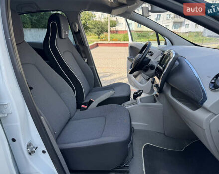 Белый Рено Зое, объемом двигателя 0 л и пробегом 155 тыс. км за 6300 $, фото 39 на Automoto.ua