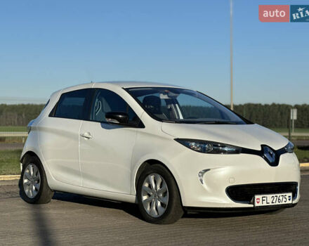 Белый Рено Зое, объемом двигателя 0 л и пробегом 88 тыс. км за 5700 $, фото 3 на Automoto.ua