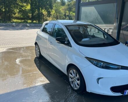 Белый Рено Зое, объемом двигателя 0 л и пробегом 88 тыс. км за 4999 $, фото 2 на Automoto.ua