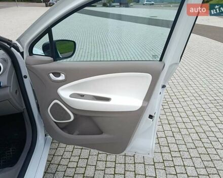 Білий Рено Зое, об'ємом двигуна 0 л та пробігом 53 тис. км за 6150 $, фото 12 на Automoto.ua