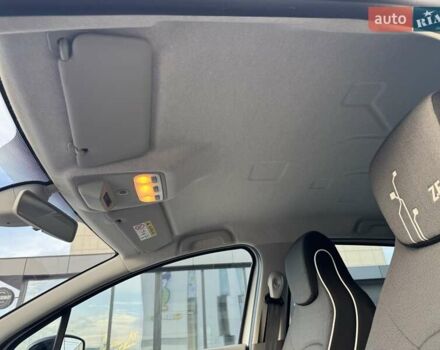 Белый Рено Зое, объемом двигателя 0 л и пробегом 167 тыс. км за 6599 $, фото 32 на Automoto.ua