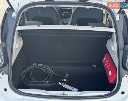 Белый Рено Зое, объемом двигателя 0 л и пробегом 167 тыс. км за 6599 $, фото 23 на Automoto.ua