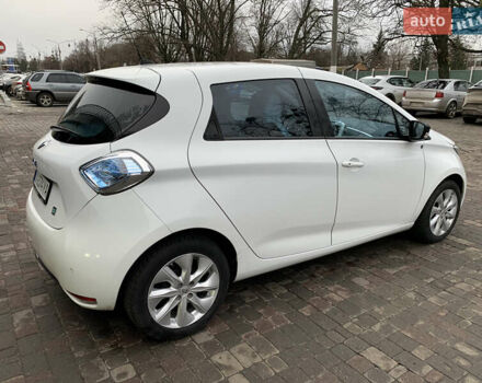 Белый Рено Зое, объемом двигателя 0 л и пробегом 64 тыс. км за 7600 $, фото 7 на Automoto.ua