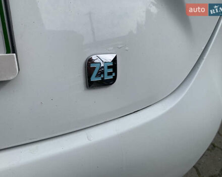 Рено Зое 2014 в Стрые на Automoto.ua Белый Рено Зое, объемом двигателя 0 л и пробегом 235 тыс. км за 7500 $, фото 16 на Automoto.ua