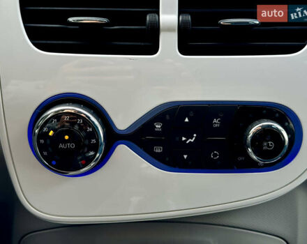 Білий Рено Зое, об'ємом двигуна 0 л та пробігом 110 тис. км за 6200 $, фото 27 на Automoto.ua