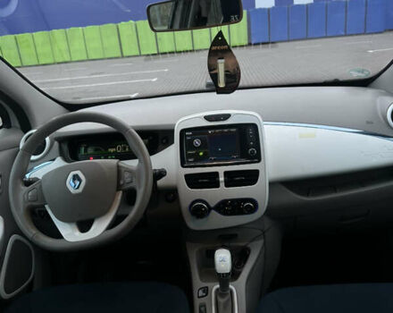 Белый Рено Зое, объемом двигателя 0 л и пробегом 50 тыс. км за 6300 $, фото 17 на Automoto.ua