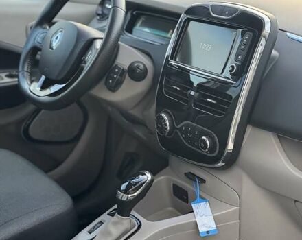 Белый Рено Зое, объемом двигателя 0 л и пробегом 167 тыс. км за 6599 $, фото 29 на Automoto.ua
