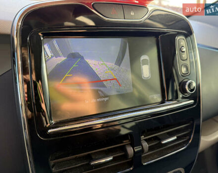 Белый Рено Зое, объемом двигателя 0 л и пробегом 138 тыс. км за 6500 $, фото 9 на Automoto.ua