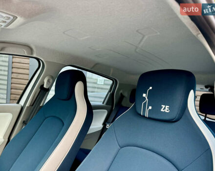 Білий Рено Зое, об'ємом двигуна 0 л та пробігом 110 тис. км за 6200 $, фото 19 на Automoto.ua
