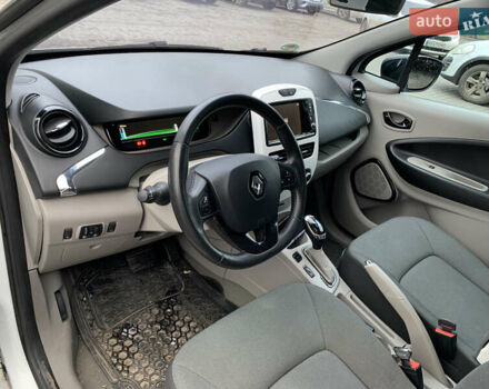 Белый Рено Зое, объемом двигателя 0 л и пробегом 64 тыс. км за 7600 $, фото 26 на Automoto.ua