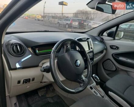 Белый Рено Зое, объемом двигателя 0 л и пробегом 79 тыс. км за 6300 $, фото 13 на Automoto.ua