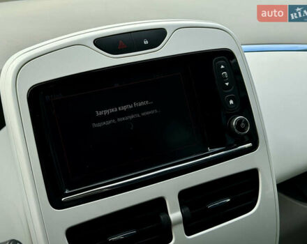 Білий Рено Зое, об'ємом двигуна 0 л та пробігом 110 тис. км за 6200 $, фото 24 на Automoto.ua