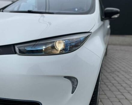 Белый Рено Зое, объемом двигателя 0 л и пробегом 98 тыс. км за 7000 $, фото 11 на Automoto.ua