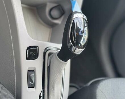 Белый Рено Зое, объемом двигателя 0 л и пробегом 167 тыс. км за 6599 $, фото 21 на Automoto.ua