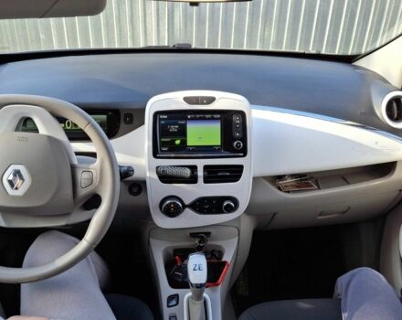 Белый Рено Зое, объемом двигателя 0 л и пробегом 90 тыс. км за 6990 $, фото 3 на Automoto.ua