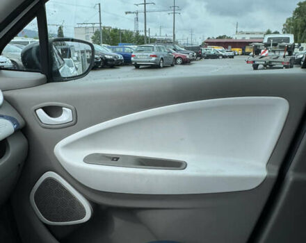 Белый Рено Зое, объемом двигателя 0 л и пробегом 80 тыс. км за 4399 $, фото 9 на Automoto.ua