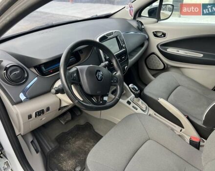Белый Рено Зое, объемом двигателя 0 л и пробегом 137 тыс. км за 6350 $, фото 17 на Automoto.ua