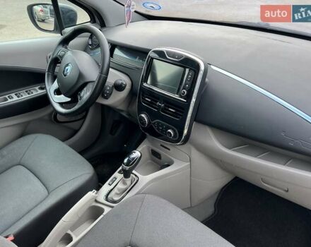 Белый Рено Зое, объемом двигателя 0 л и пробегом 137 тыс. км за 6350 $, фото 20 на Automoto.ua