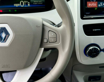 Белый Рено Зое, объемом двигателя 0 л и пробегом 110 тыс. км за 6950 $, фото 20 на Automoto.ua
