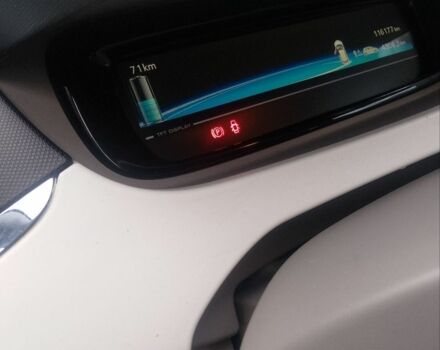 Белый Рено Зое, объемом двигателя 0 л и пробегом 137 тыс. км за 6000 $, фото 25 на Automoto.ua