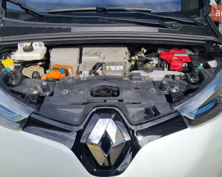 Білий Рено Зое, об'ємом двигуна 0 л та пробігом 53 тис. км за 7878 $, фото 21 на Automoto.ua