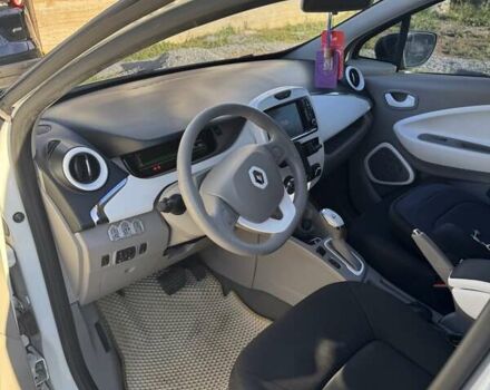 Белый Рено Зое, объемом двигателя 0 л и пробегом 166 тыс. км за 5800 $, фото 9 на Automoto.ua