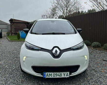 Белый Рено Зое, объемом двигателя 0 л и пробегом 90 тыс. км за 6600 $, фото 2 на Automoto.ua