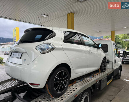 Белый Рено Зое, объемом двигателя 0 л и пробегом 80 тыс. км за 4399 $, фото 1 на Automoto.ua