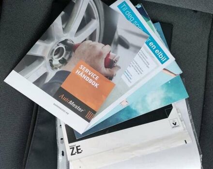 Белый Рено Зое, объемом двигателя 0 л и пробегом 79 тыс. км за 6300 $, фото 21 на Automoto.ua