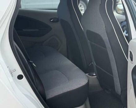 Белый Рено Зое, объемом двигателя 0 л и пробегом 167 тыс. км за 6599 $, фото 25 на Automoto.ua