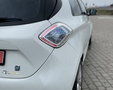 Белый Рено Зое, объемом двигателя 0 л и пробегом 98 тыс. км за 7000 $, фото 15 на Automoto.ua