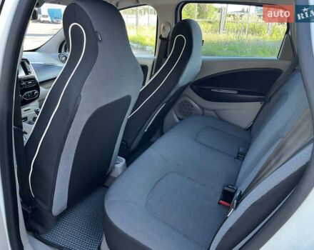 Белый Рено Зое, объемом двигателя 0 л и пробегом 123 тыс. км за 6850 $, фото 21 на Automoto.ua