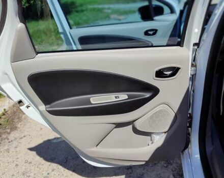 Белый Рено Зое, объемом двигателя 0 л и пробегом 89 тыс. км за 6500 $, фото 2 на Automoto.ua